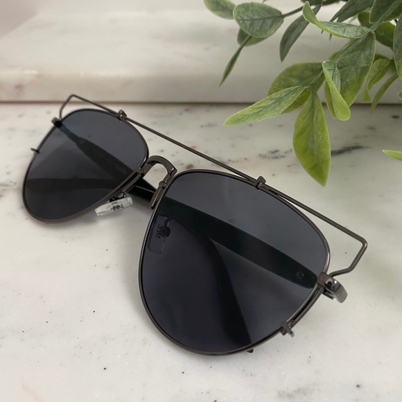 "Amira" Sunglasses || Black & Gunmetal Aviator - Picture 2 of 9